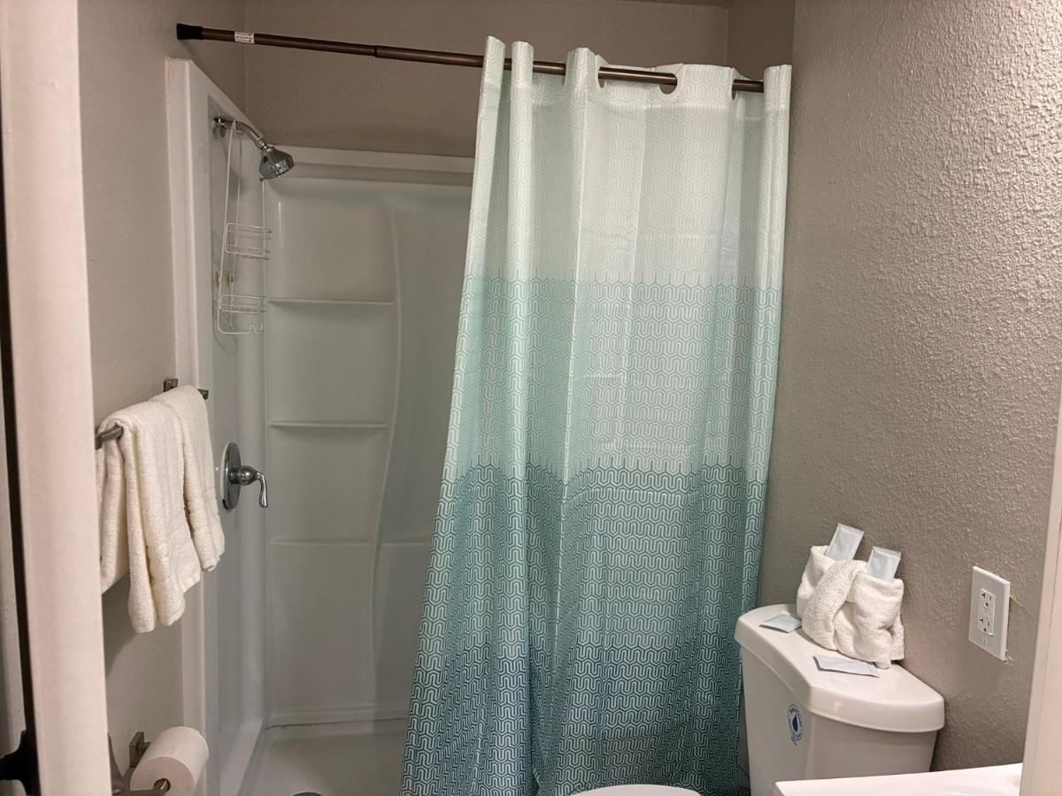 Longmont Lodge and RV Park - Housity