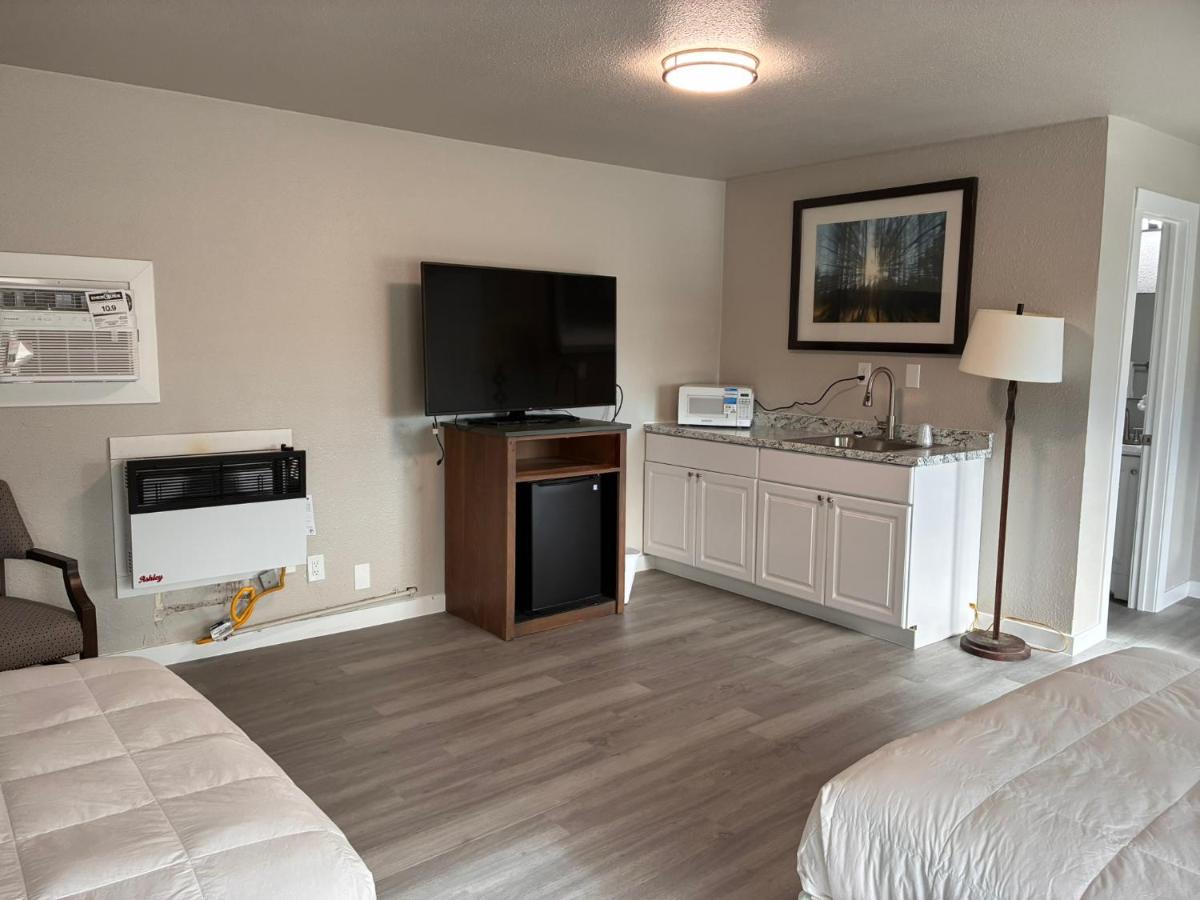 Longmont Lodge and RV Park - Housity