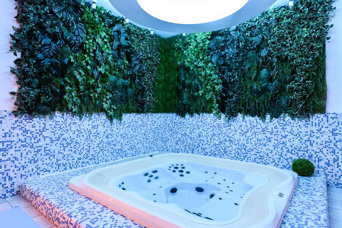 Hotel Wellness & Spa Nowy Dwór - Housity