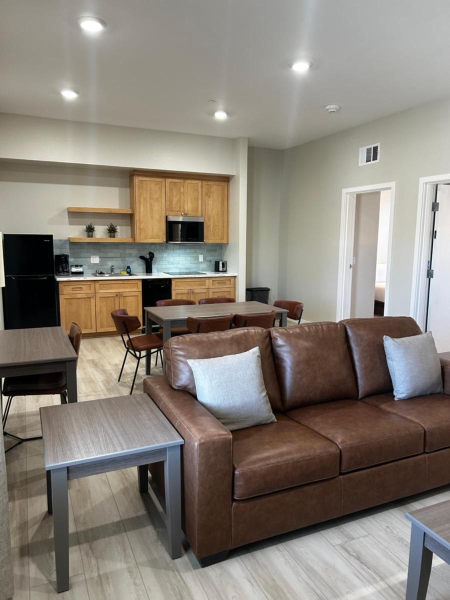The Palisades Lodge of Big Pine - Housity