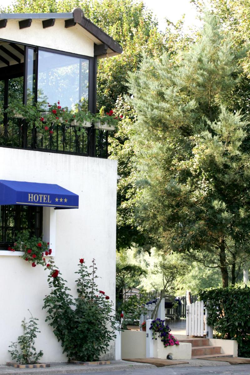 LOGIS - Hôtel & Restaurant Le Gonfalon - Housity