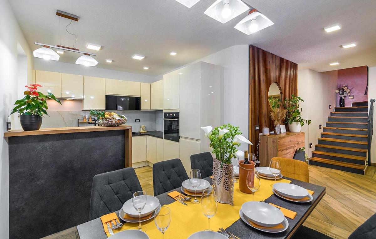Stunning Home In Sajini - Housity