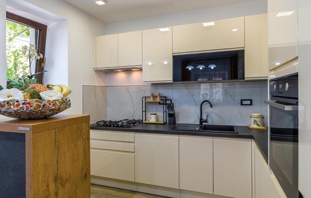 Stunning Home In Sajini - Housity