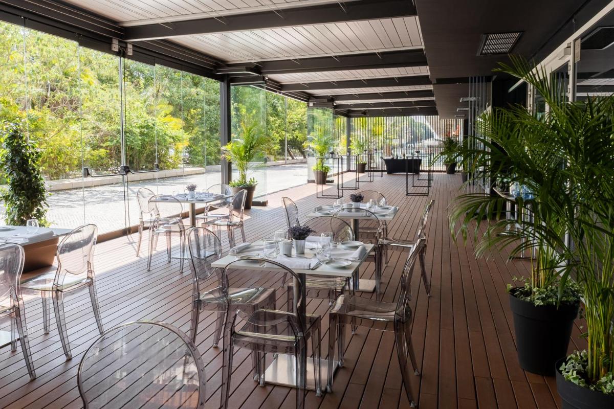 Um restaurante ou outro lugar para comer em MYRIAD by SANA Hotels