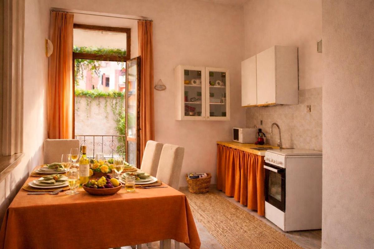 WHOLE HOLIDAY HOME APARTMENT FANTASTIC CIVITAVECCHIA da Pamino & Priscilla con due Camere letto! - Housity