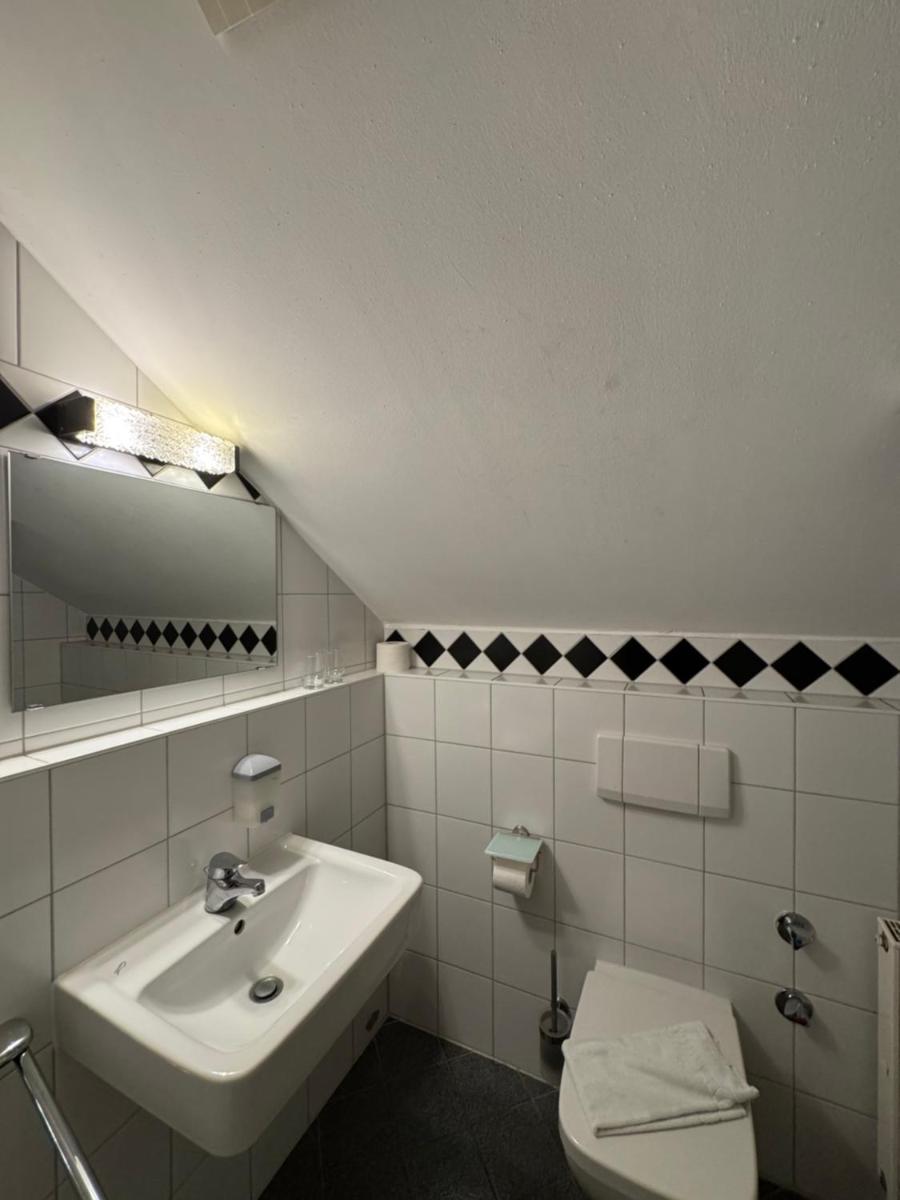 Weissenfelder Guest House & Restaurant - Housity