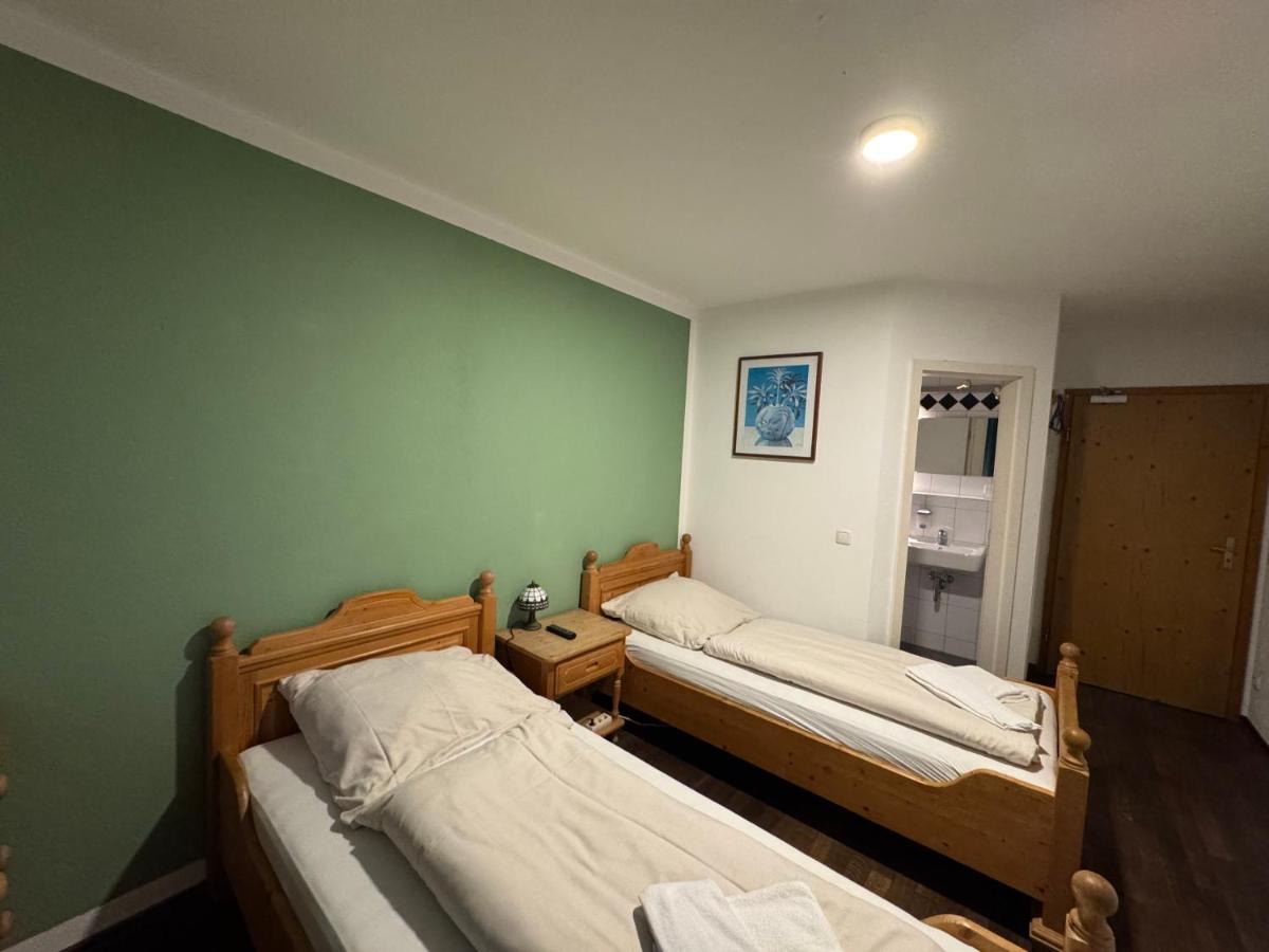 Weissenfelder Guest House & Restaurant - Housity