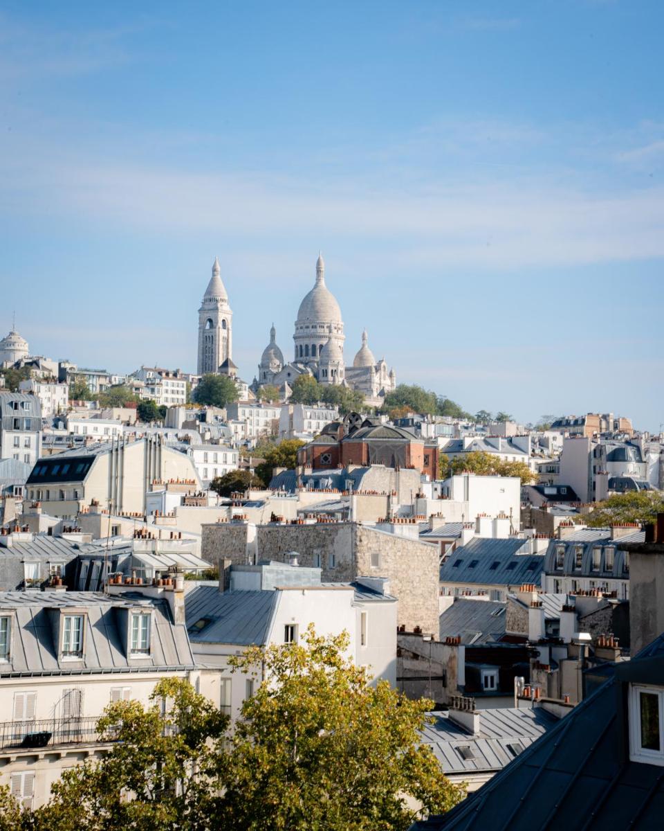 Vue générale sur Paris ou vue de la ville depuis l'hôtel