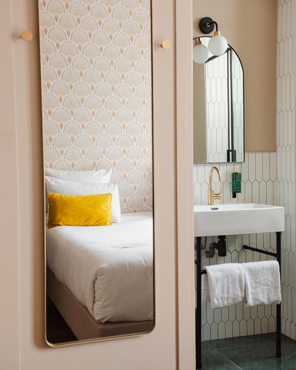Un ou plusieurs lits dans un hébergement de l'établissement Hôtel Artemisia Montmartre