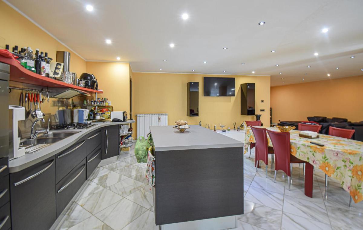 3 Bedroom Gorgeous Home In Torre Le Nocelle - Housity