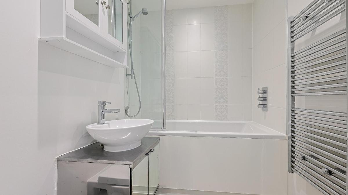 Central Brixton Apartment - Pass the Keys - Housity