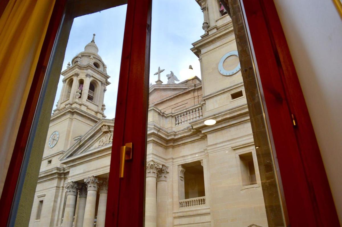 TOP APARTMENT frente a la Catedral - Housity
