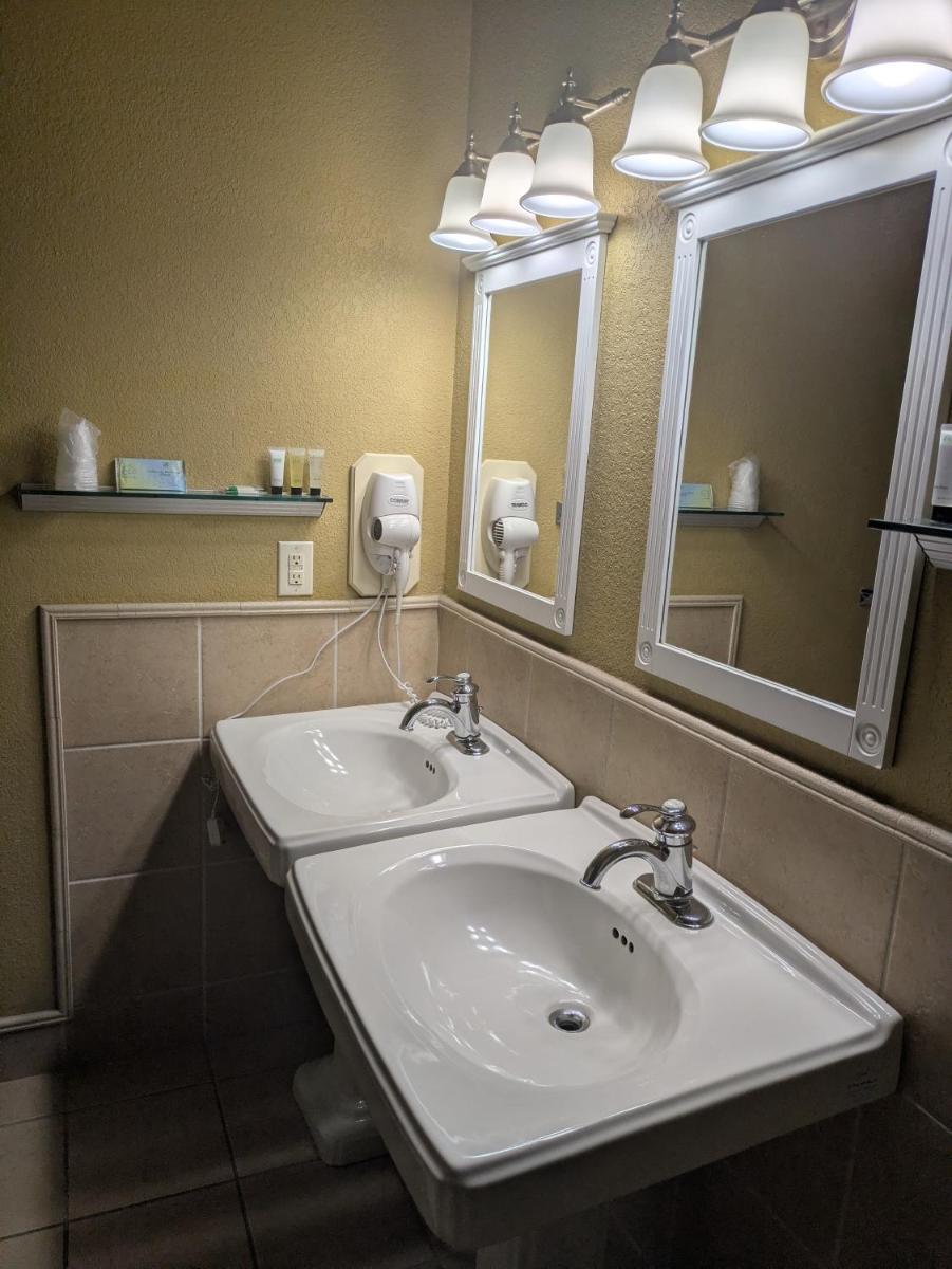 Saint George Hotel - Housity