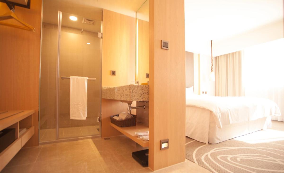 Inn by the Village - Housity