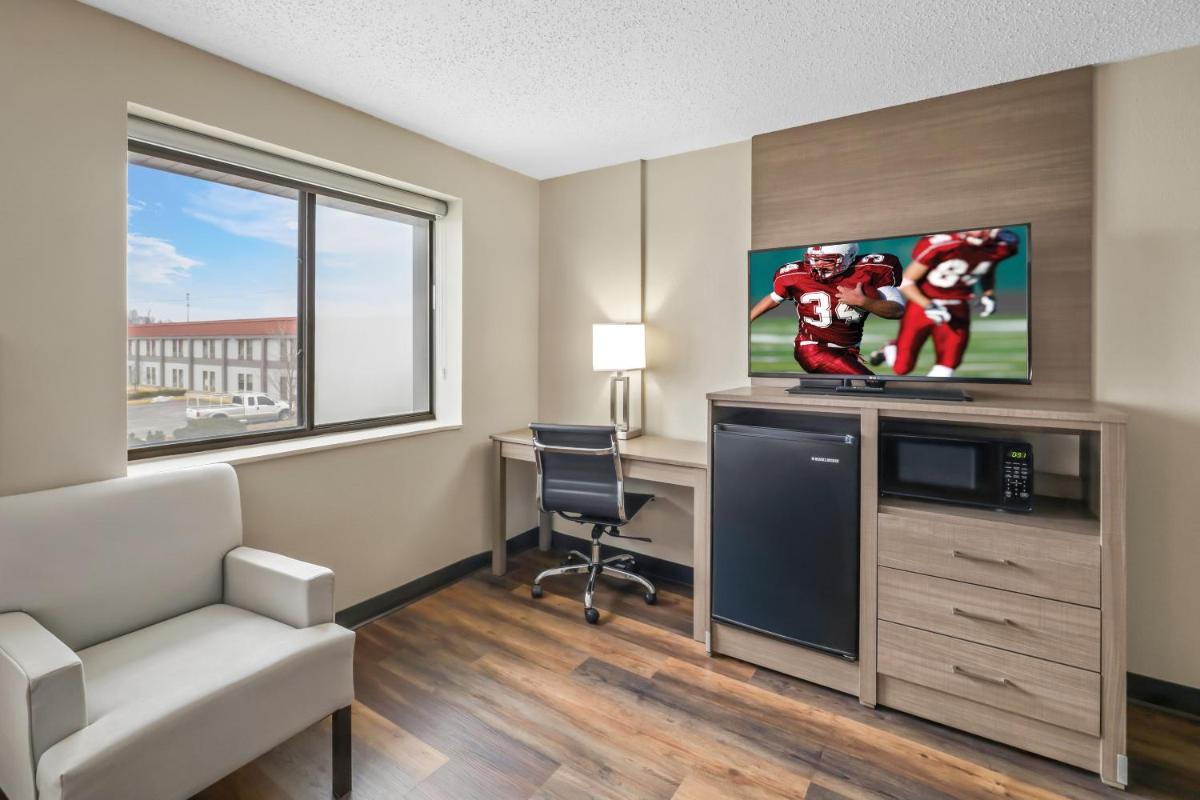 Red Roof Inn Ames - Housity