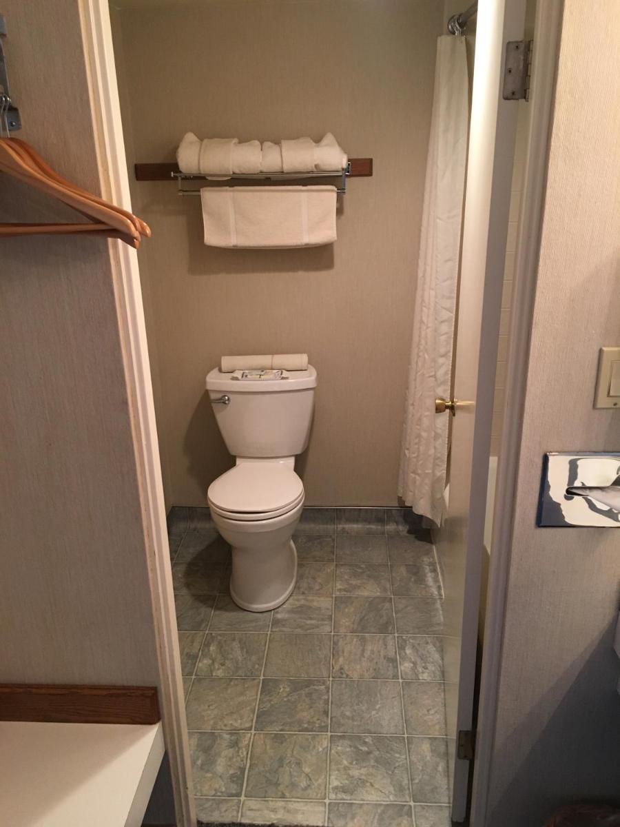 Flagship Inn - Housity