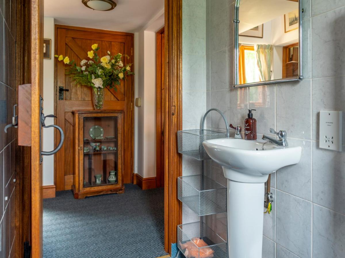 The Owl House with swimming pool and private hot tub - Hizvo