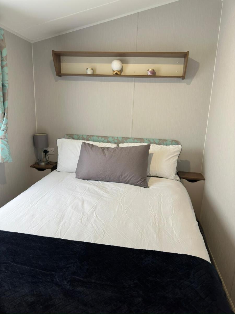 Perranporth Beach 3 Bed Holiday Home Cornwall. - Housity