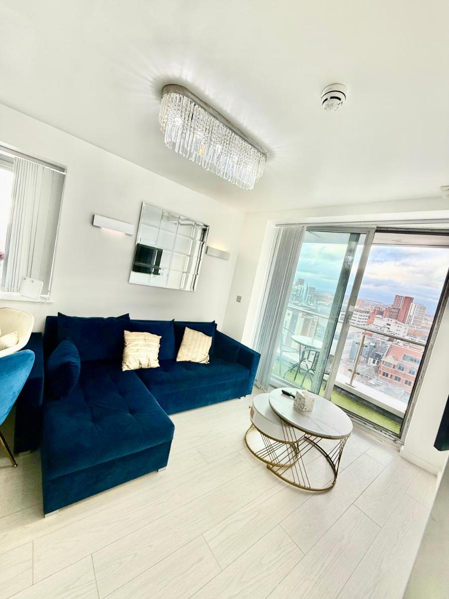 Elegant two bedroom city central apartment with netflix & WiFi - Hizvo