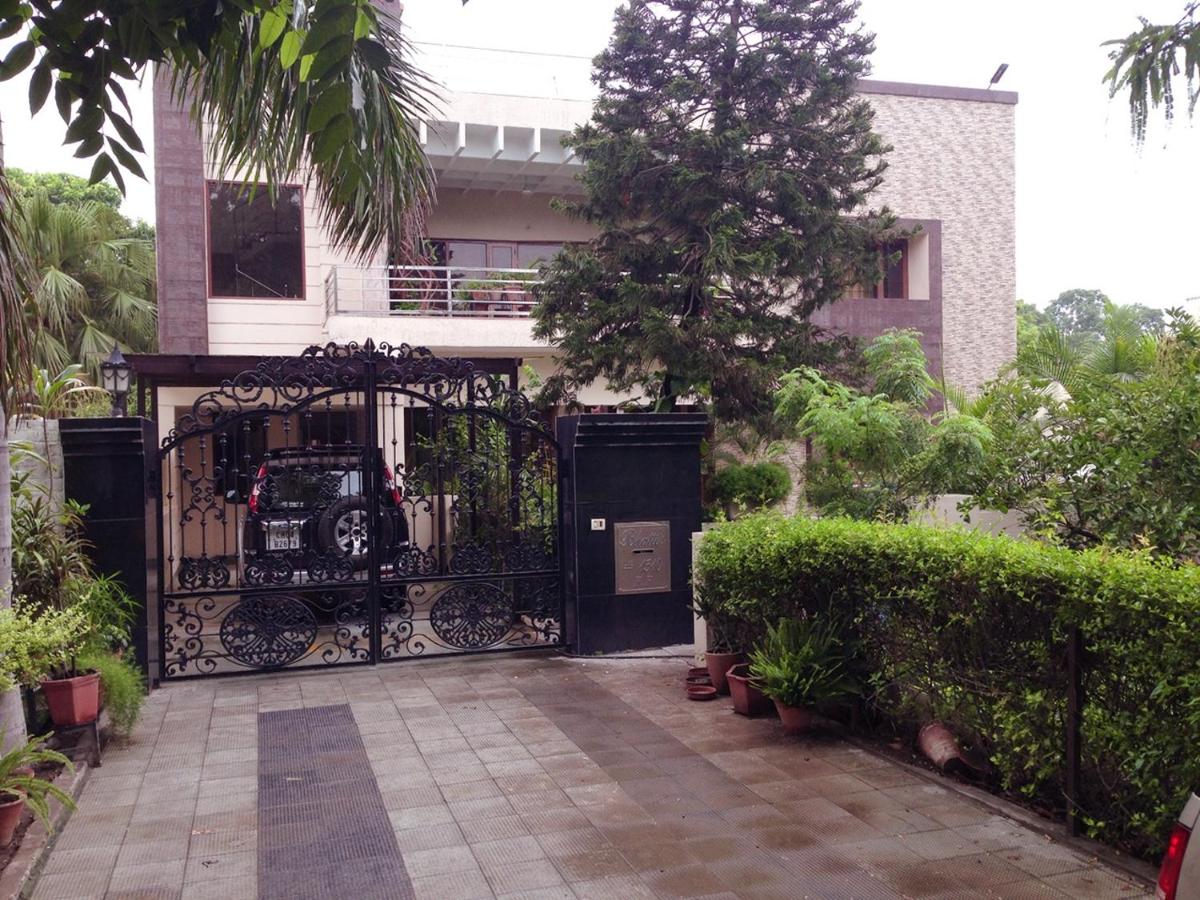 Luxurious Homestay- Chandīgarh - Housity
