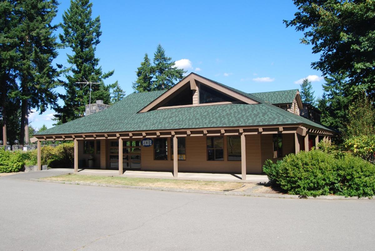 Tall Chief Camping Resort Yurt 5 - Housity