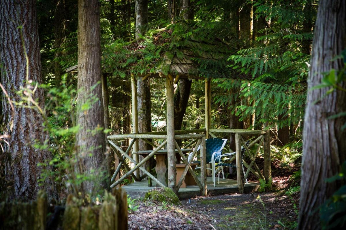 Tall Chief Camping Resort Yurt 5 - Housity