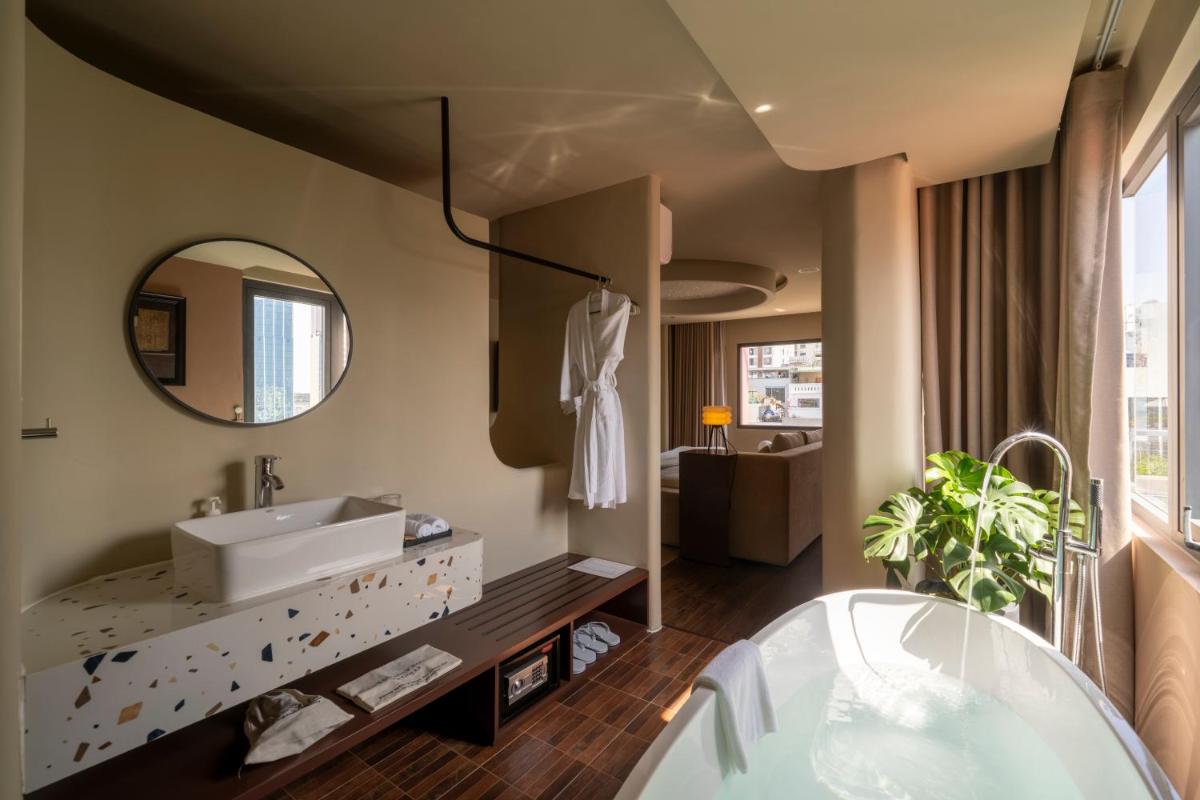 AVA Senses Hotel Hồ Nghinh - Mỹ Khê Beach by AVA LAND - Housity