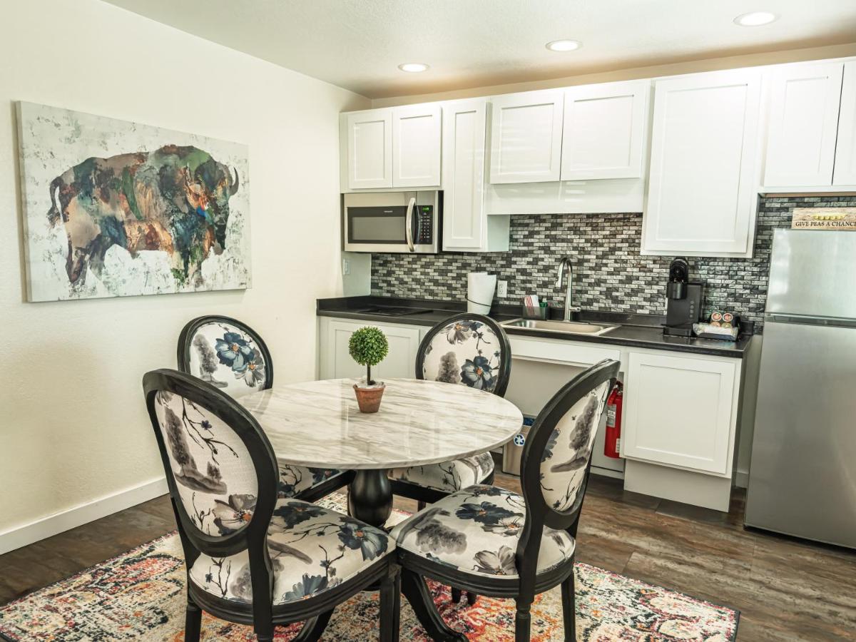 EO Bungalows, Black Hills - Housity