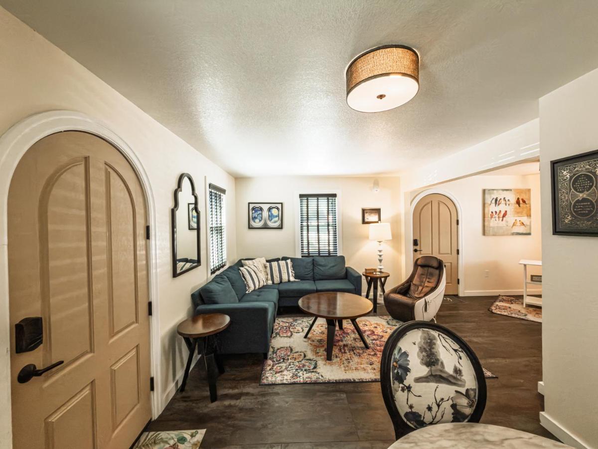 EO Bungalows, Black Hills - Housity