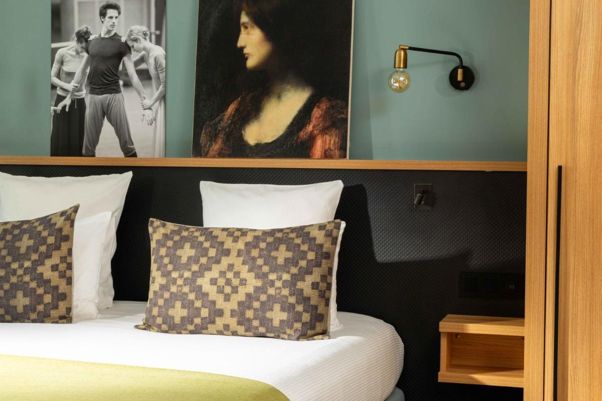 Un ou plusieurs lits dans un hébergement de l'établissement Lyric Hotel Paris Opera