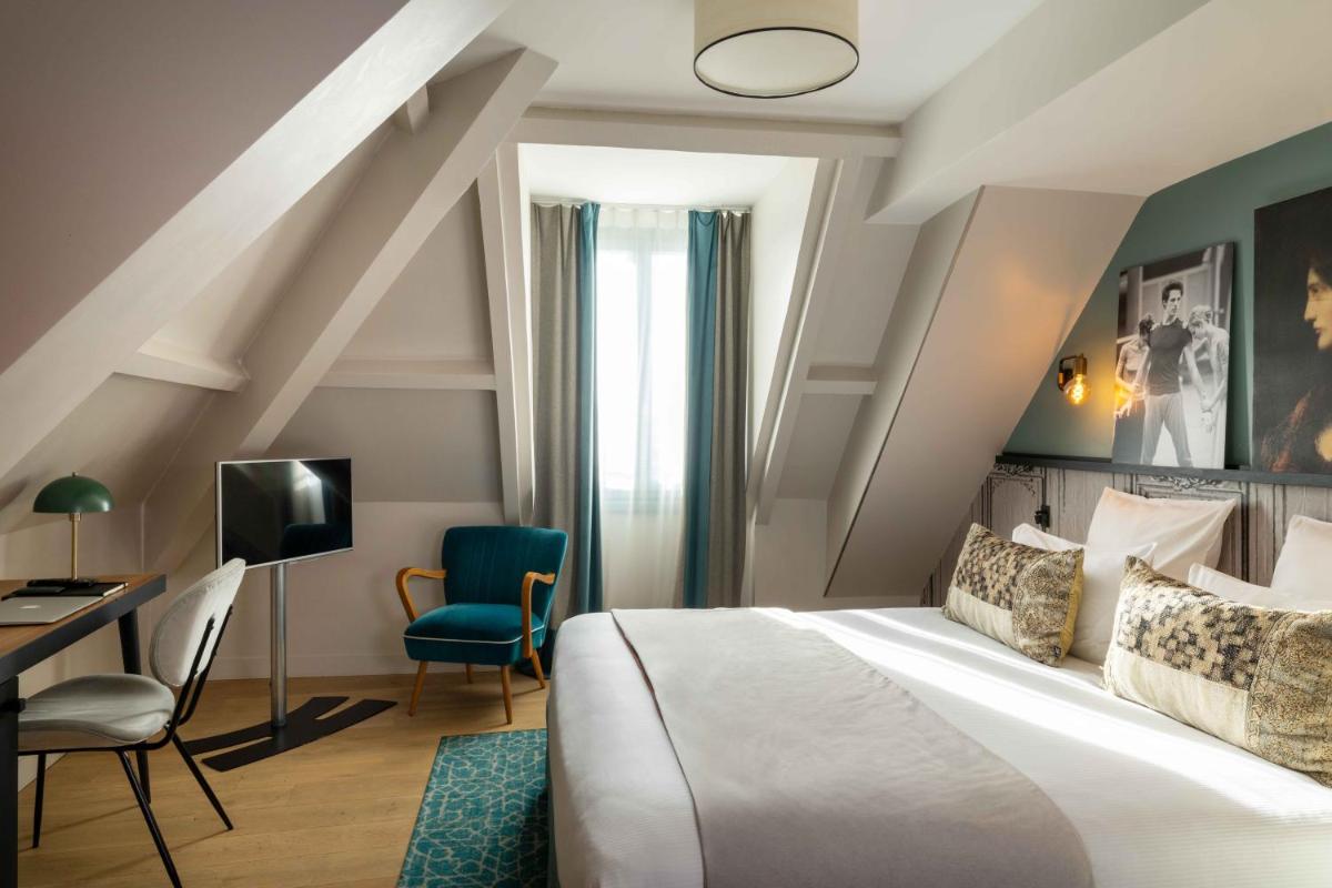 Télévision ou salle de divertissement dans l'établissement Lyric Hotel Paris Opera