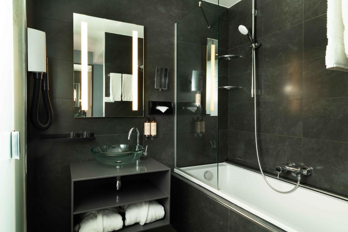 Salle de bains dans l'établissement Lyric Hotel Paris Opera
