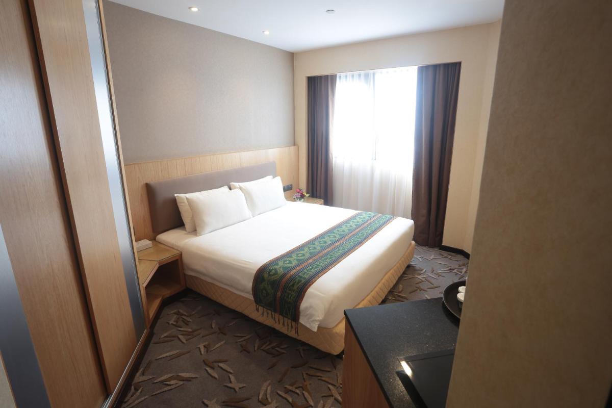 Imperial Riverbank Hotel Kuching - Housity