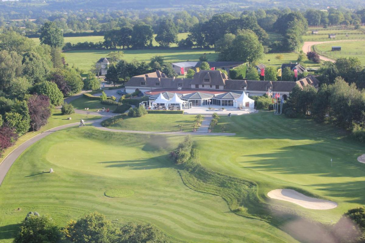 Golf sur le terrain de l'hôtel ou à proximité