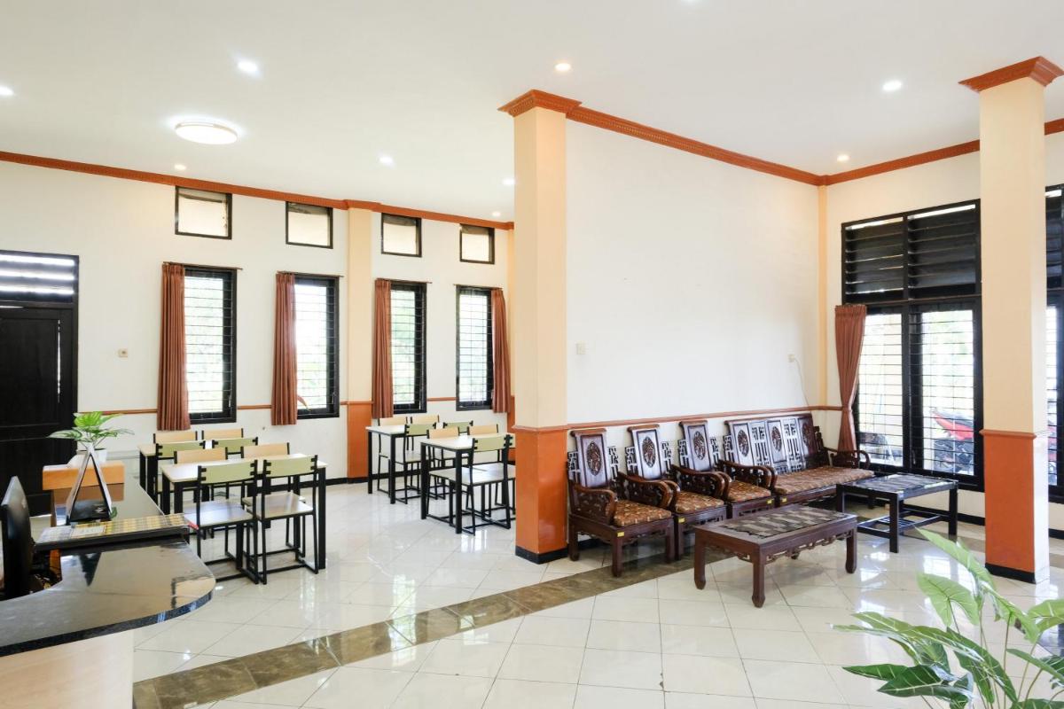 RedDoorz at Jestro Guest House Batu - Housity