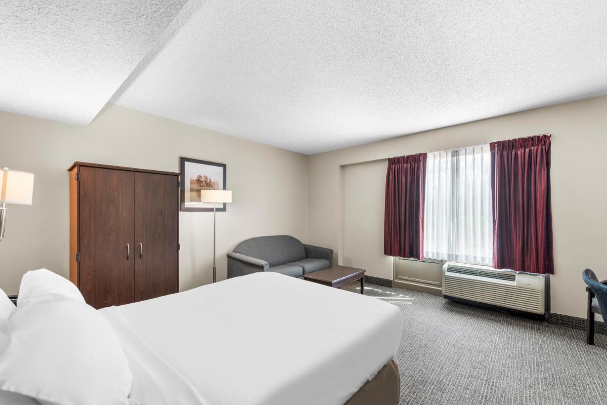 River's Edge Convention Center - Housity