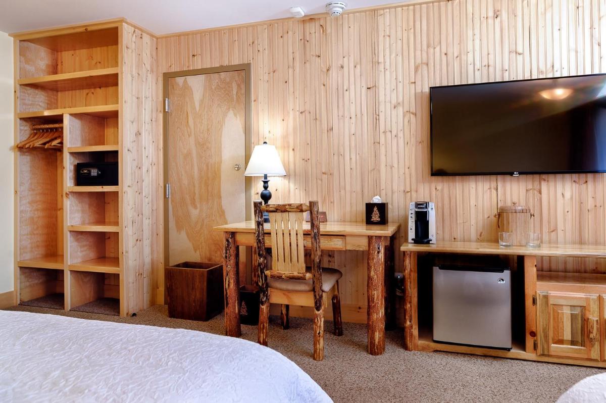 Adirondack Spruce Lodge - Housity