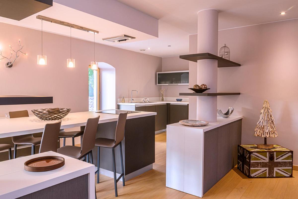 Cuisine ou kitchenette dans l'établissement Château De Massillan