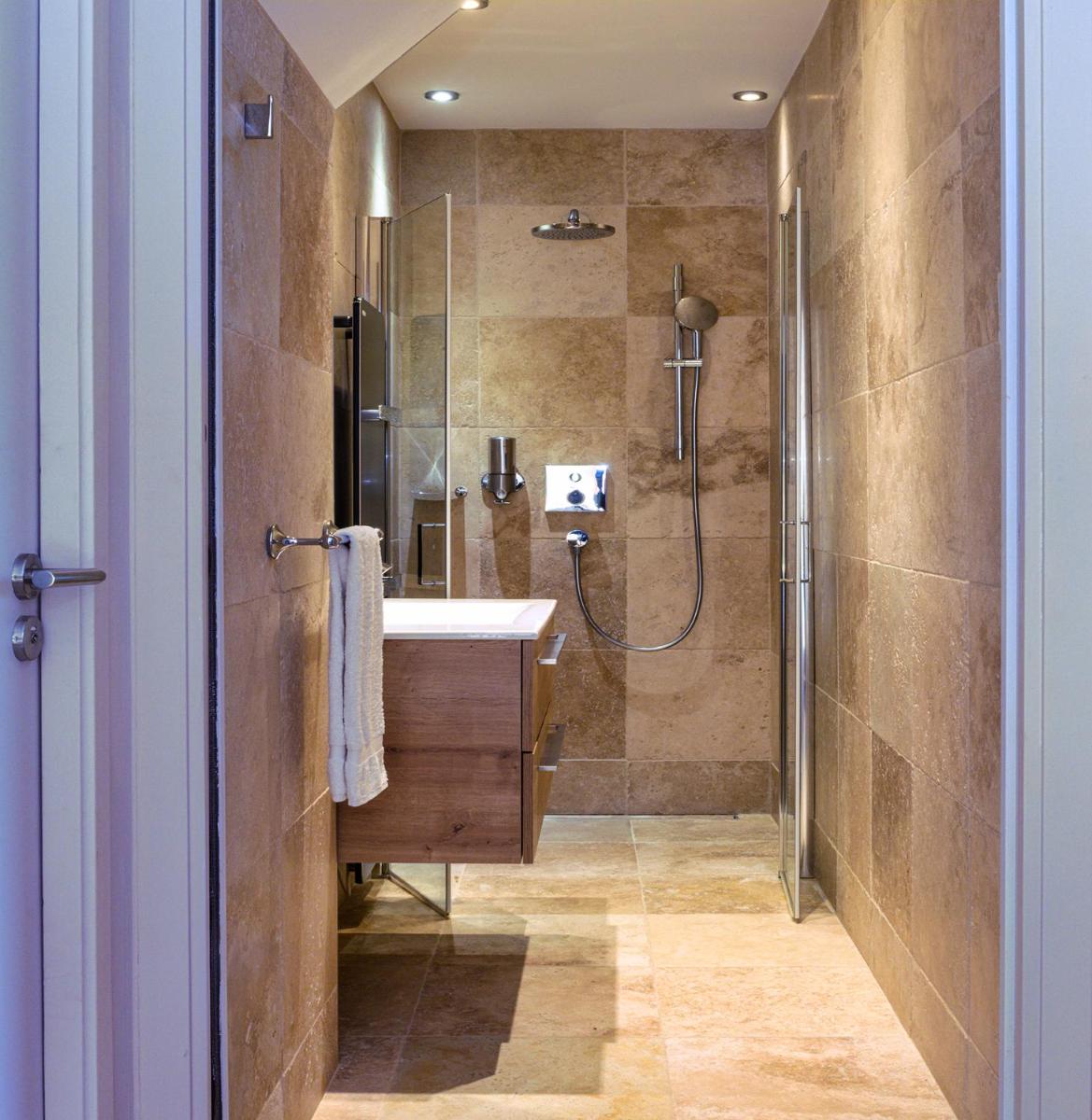 Salle de bains dans l'établissement Château De Massillan