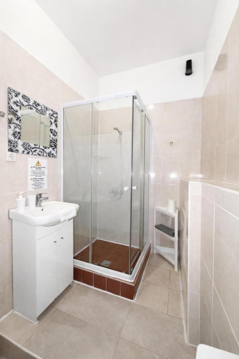 Travel Inn Apartments - Housity