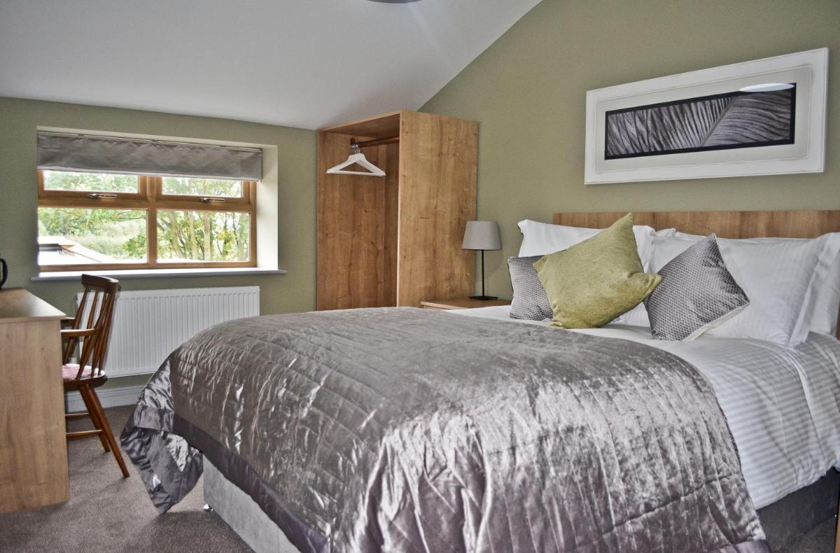 The Ugly Duckling - Housity