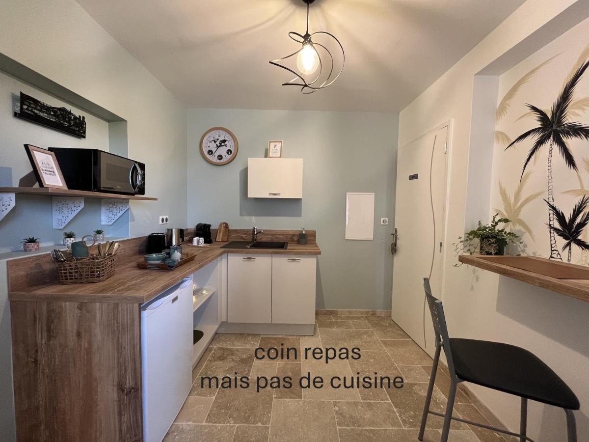 Chambre au calme avec spa privatif gratuit sud aveyron les palmiers des causses - Housity