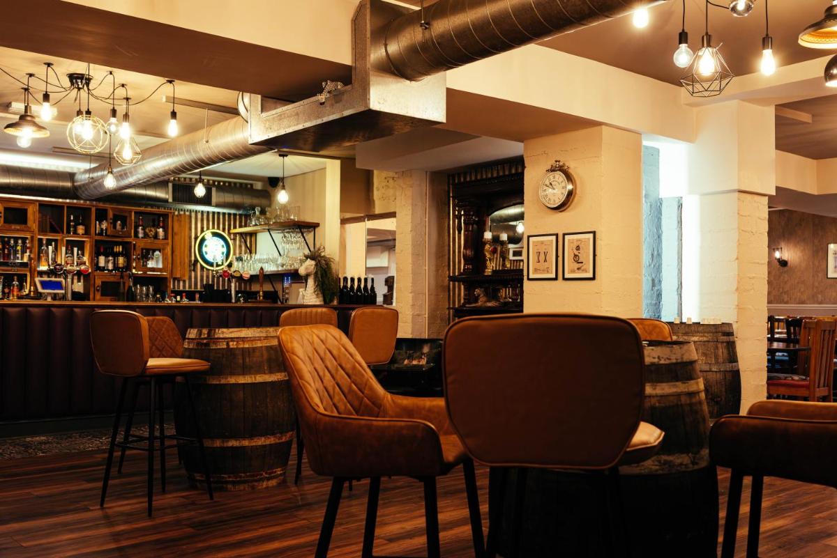 The Duke of Edinburgh Hotel & Bar - Housity