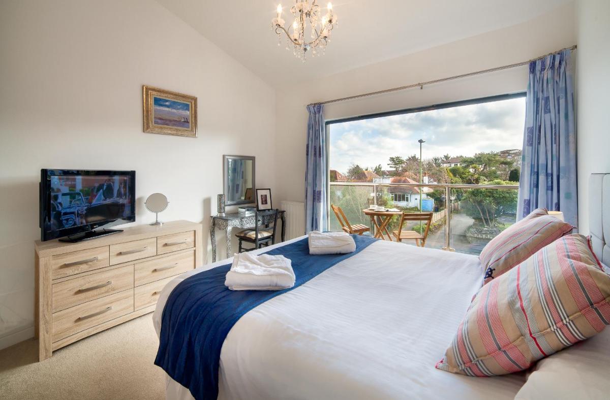 BEACHES - South Sands beach house - Housity