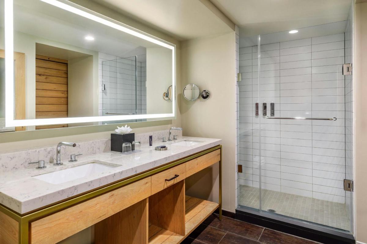 Renaissance Allentown Hotel - Housity