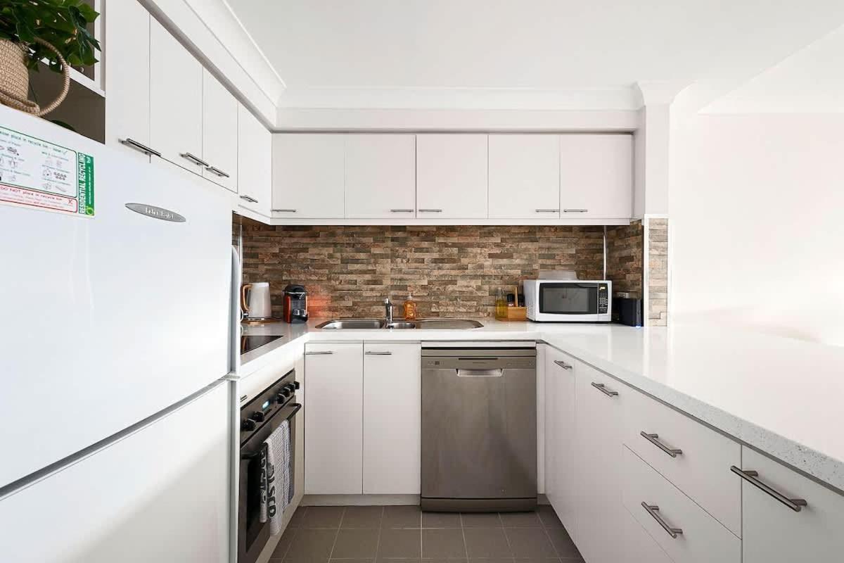 2 Paradise Pool Parking Huge 1br Cbd - Housity