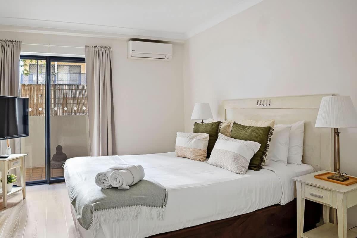 2 Paradise Pool Parking Huge 1br Cbd - Housity