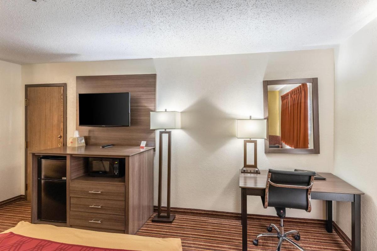 Econo Lodge Inn & Suites Mckinney - Plano North - Housity