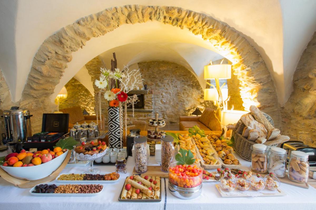 Nourriture dans l'hôtel ou à proximité