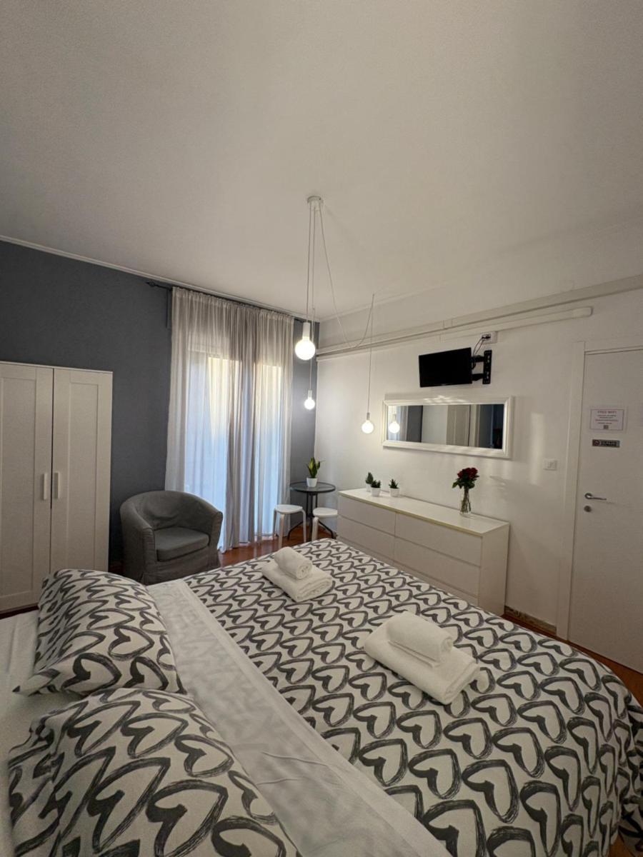 Delle Rose Rooms - Le Arche Verona - Housity